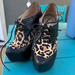 Taylor Says size 71/2 Leopard Print Lace-Up Platform Shoes